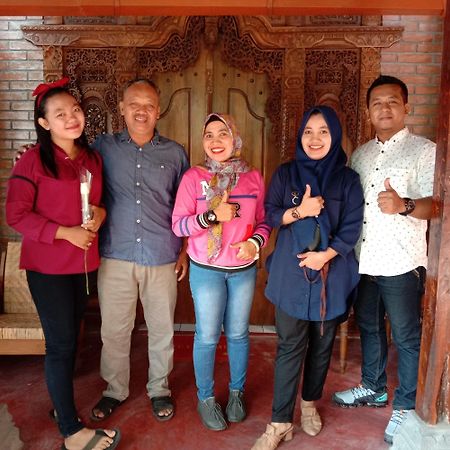 Rumah Ukhi Guest House Cebongan Екстериор снимка
