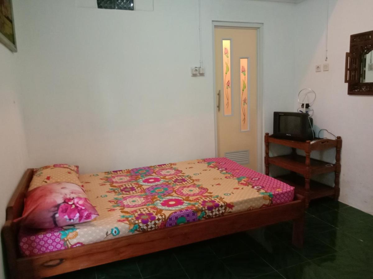 Rumah Ukhi Guest House Cebongan Екстериор снимка