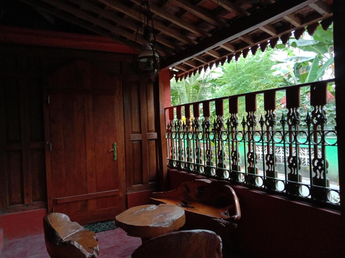 Rumah Ukhi Guest House Cebongan Екстериор снимка