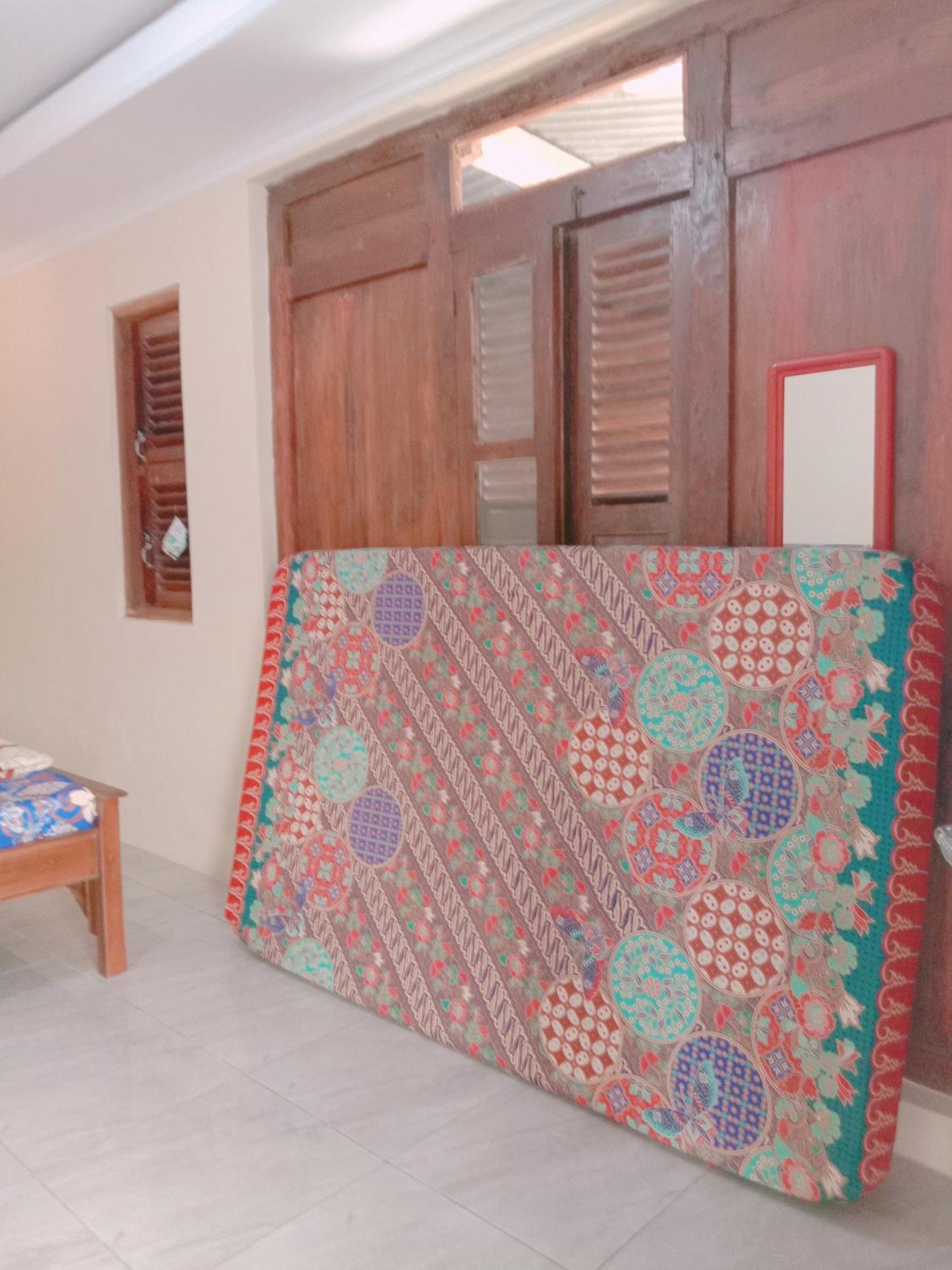 Rumah Ukhi Guest House Cebongan Екстериор снимка