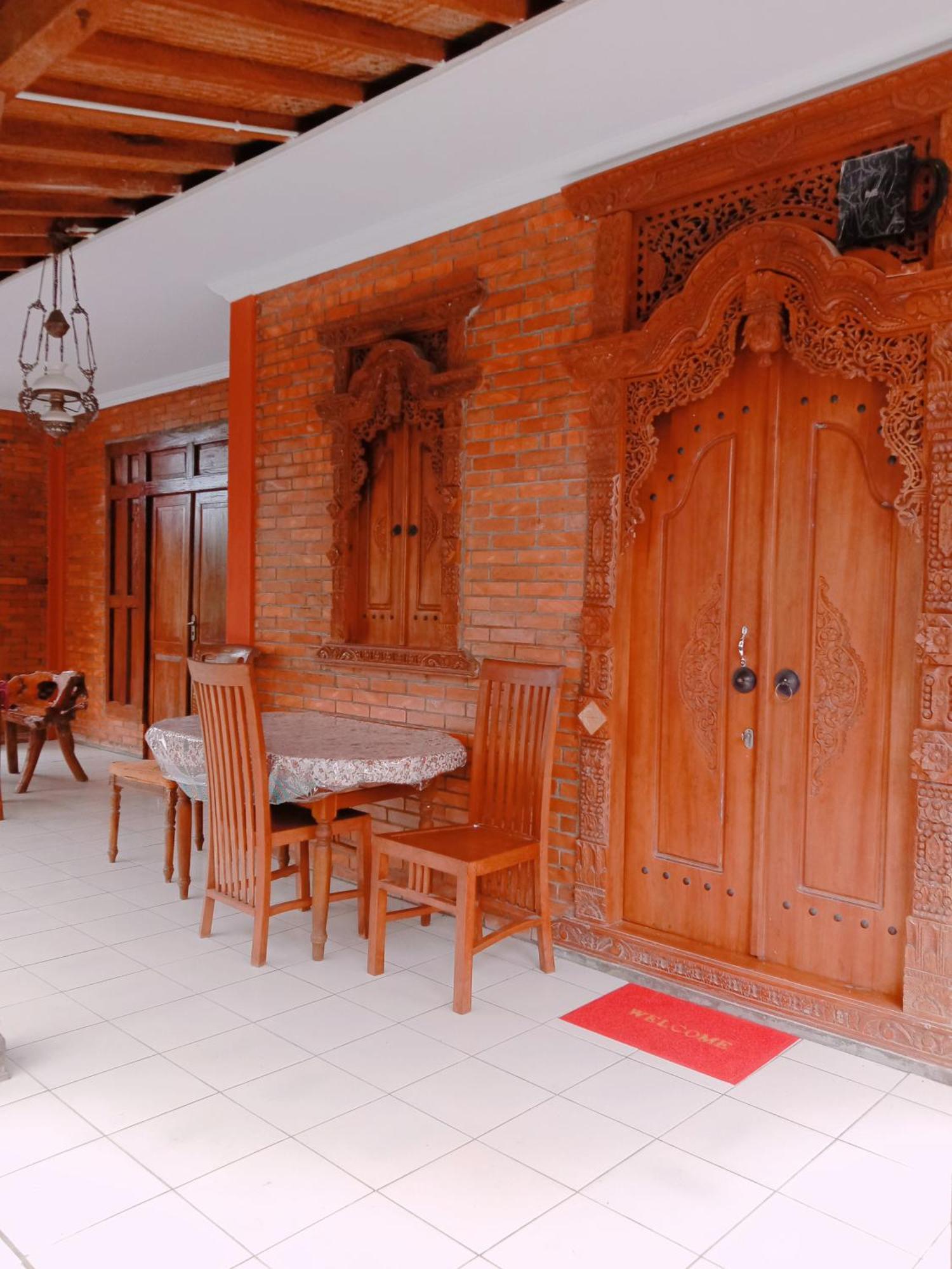 Rumah Ukhi Guest House Cebongan Екстериор снимка