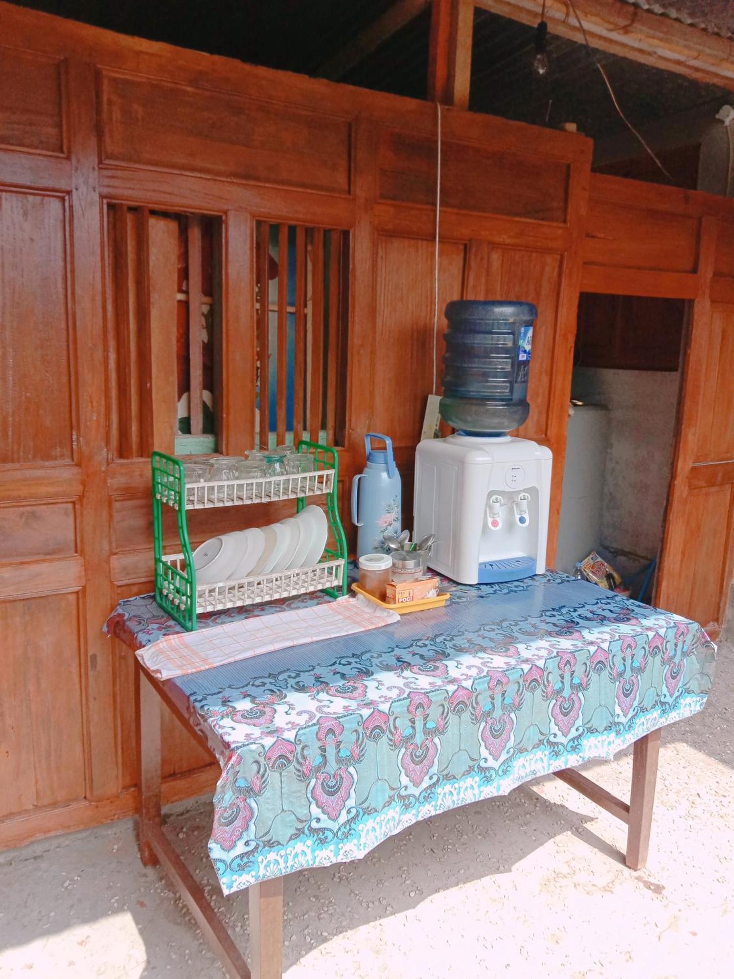 Rumah Ukhi Guest House Cebongan Екстериор снимка