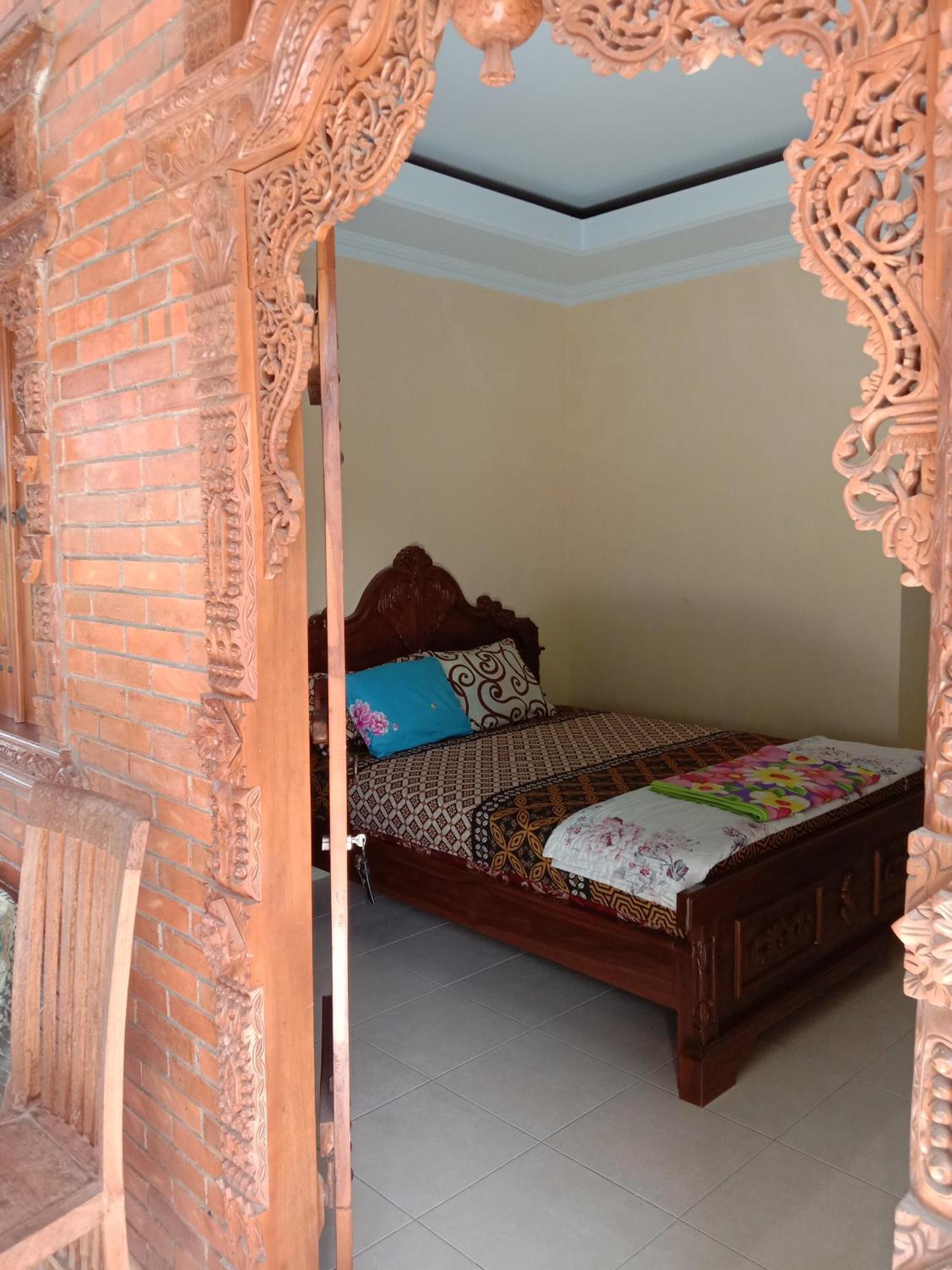 Rumah Ukhi Guest House Cebongan Екстериор снимка