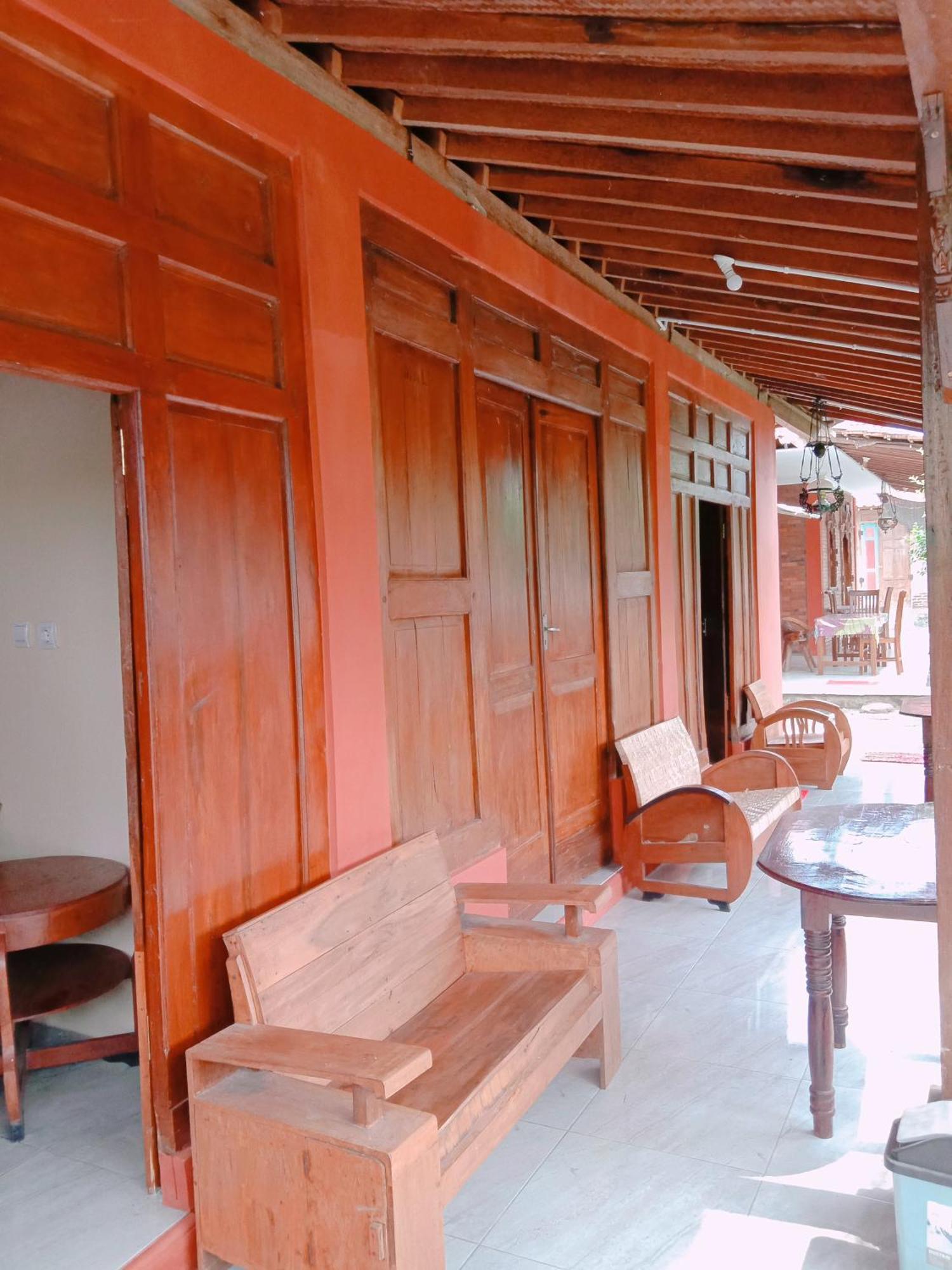Rumah Ukhi Guest House Cebongan Екстериор снимка