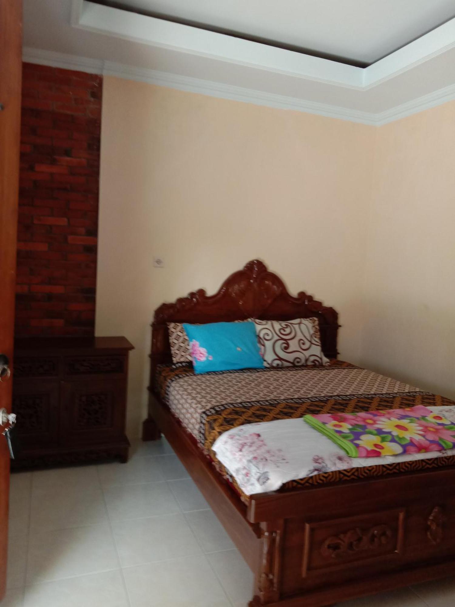 Rumah Ukhi Guest House Cebongan Екстериор снимка