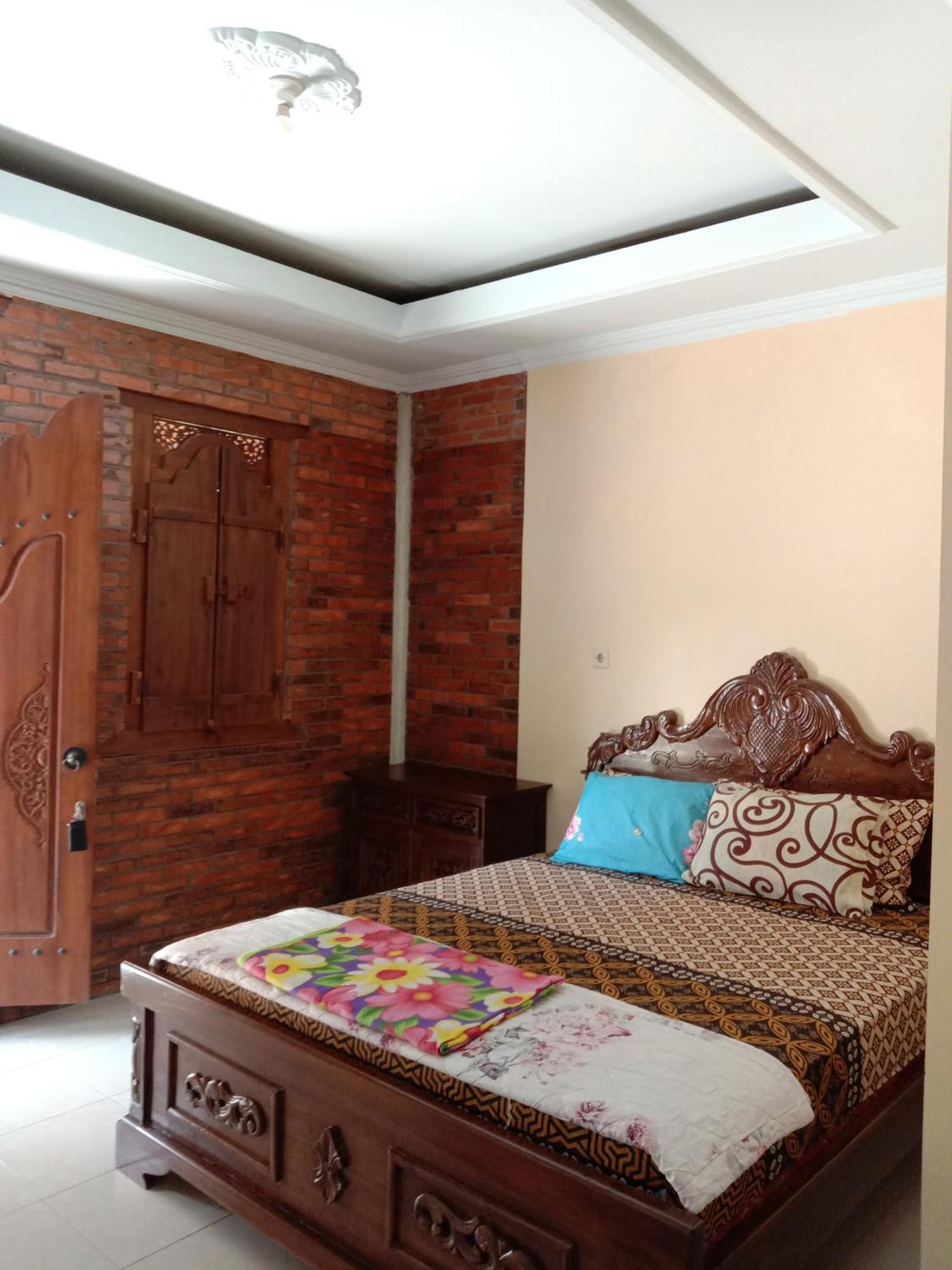 Rumah Ukhi Guest House Cebongan Екстериор снимка