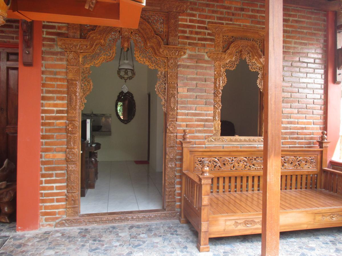 Rumah Ukhi Guest House Cebongan Екстериор снимка