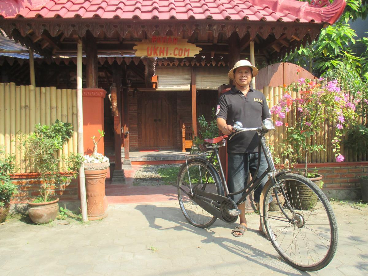 Rumah Ukhi Guest House Cebongan Екстериор снимка